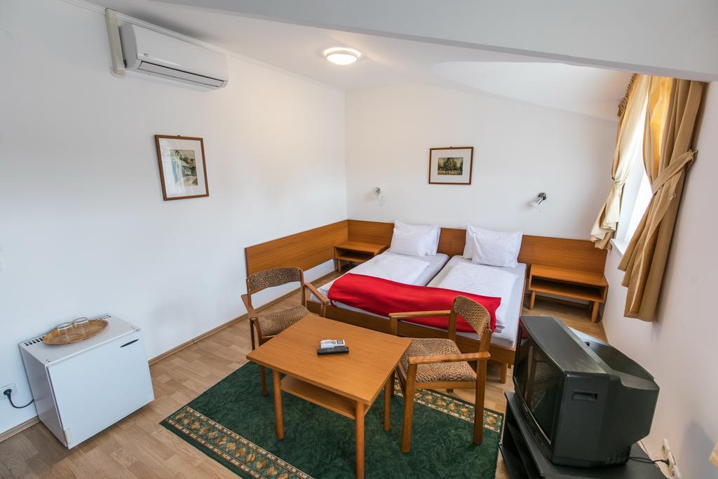Hello Balcsi Apartmanhaz Tihany Exterior photo